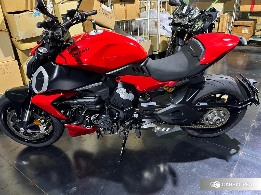 Проданный Ducati DIAVEL V4 2023 из Японии, фото 2