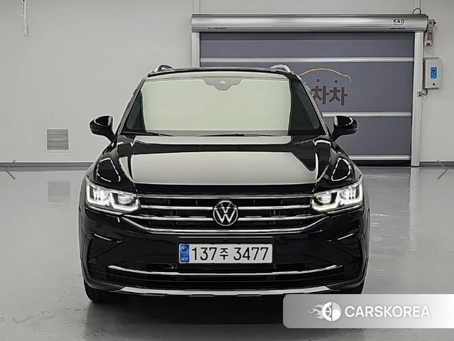 Volkswagen Tiguan second Generation 2024 Черный из Кореи, фото 2