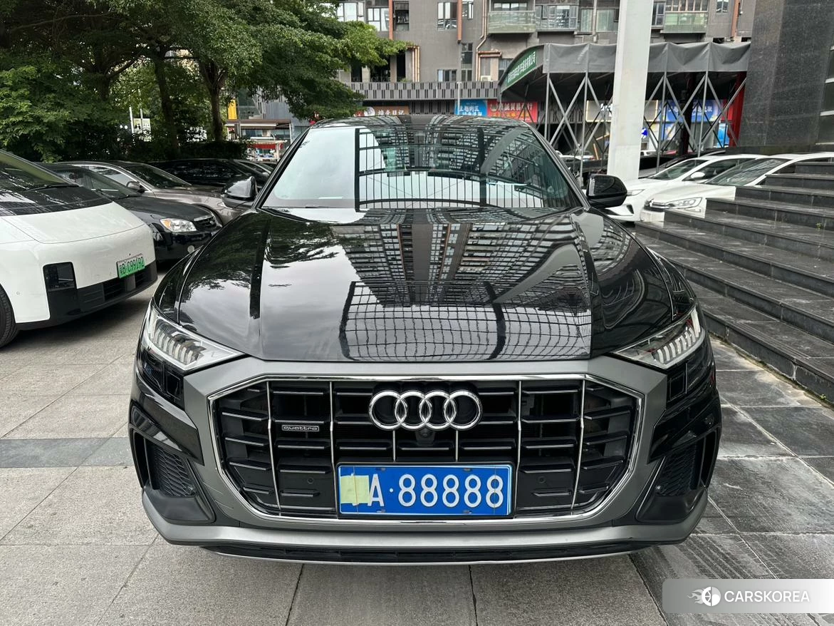 Audi Q8 2020 Черный из Китая, фото 2