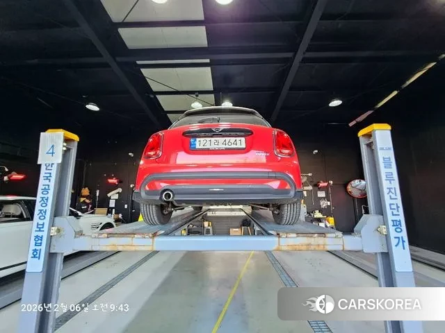 Mini Cooper 2023 Красный из Кореи, фото 2