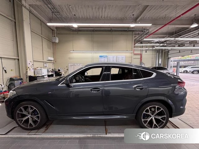 BMW X6 (G06) 2022 Небесно-голубой из Кореи, фото 2