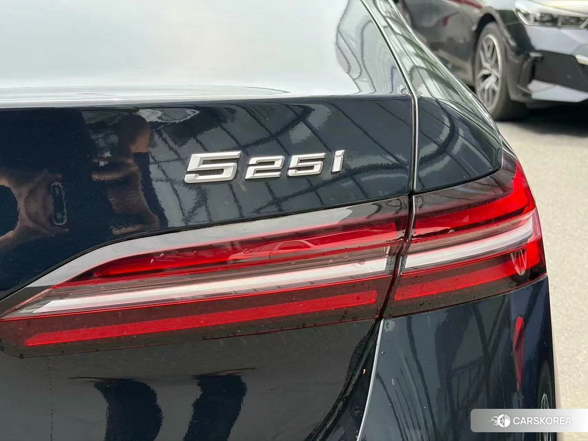 BMW 5 series (imported) 2024 Черный из Китая, фото 5
