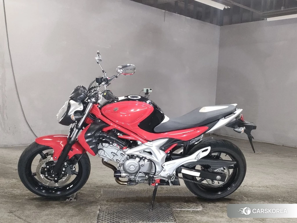 Проданный Suzuki GLADIUS 650 2011 из Японии, фото 2