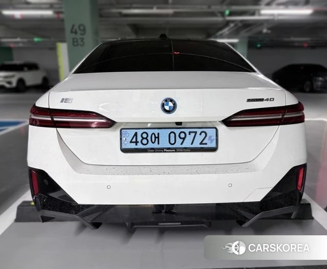 BMW i5 (G60) 2023 Белый из Кореи, фото 2