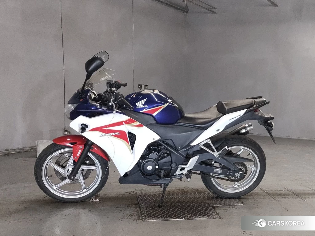 Проданный Honda CBR250R 2011 из Японии