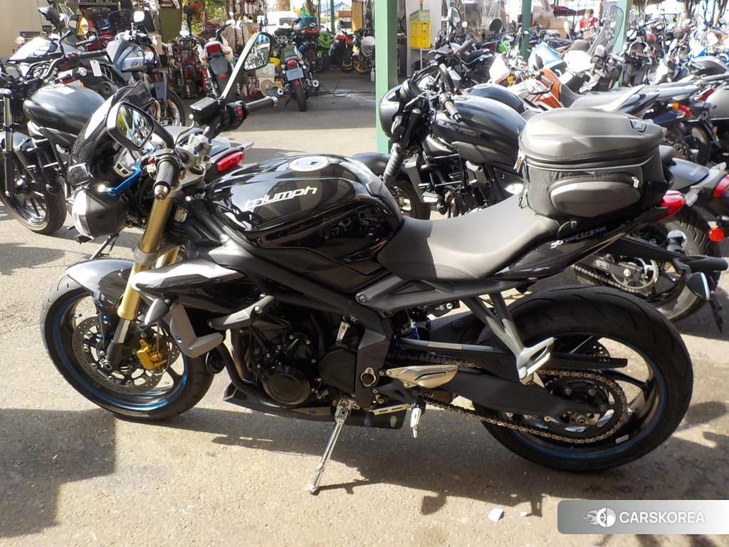 Проданный Triumph STREET TRIPLE 2013 из Японии