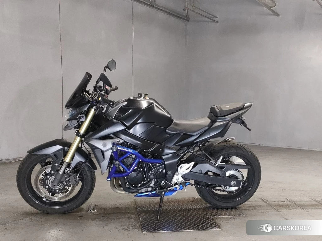 Проданный Suzuki GSR750 2014 из Японии, фото 2