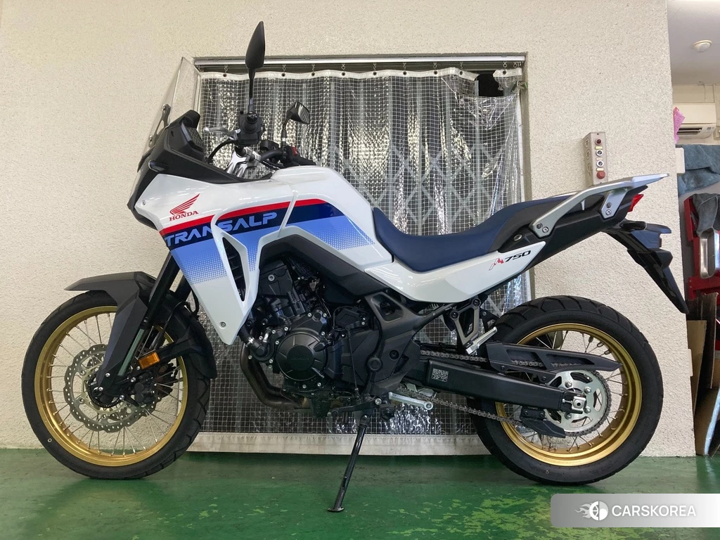 Проданный Honda TRANSALP XL750 2023 из Японии, фото 2