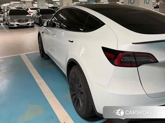 Tesla Model Y 2023 Белый из Кореи, фото 2
