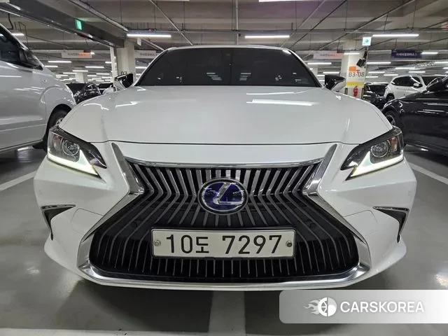 Lexus ES300h 7th generation 2019 Белый из Кореи, фото 6