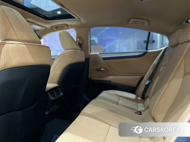 Lexus ES id 4190384 из Китая 11