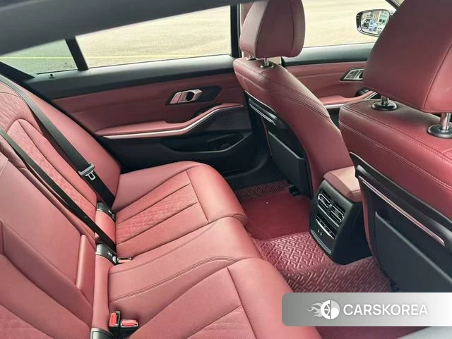BMW 3 series 2022 Черный из Китая, фото 2