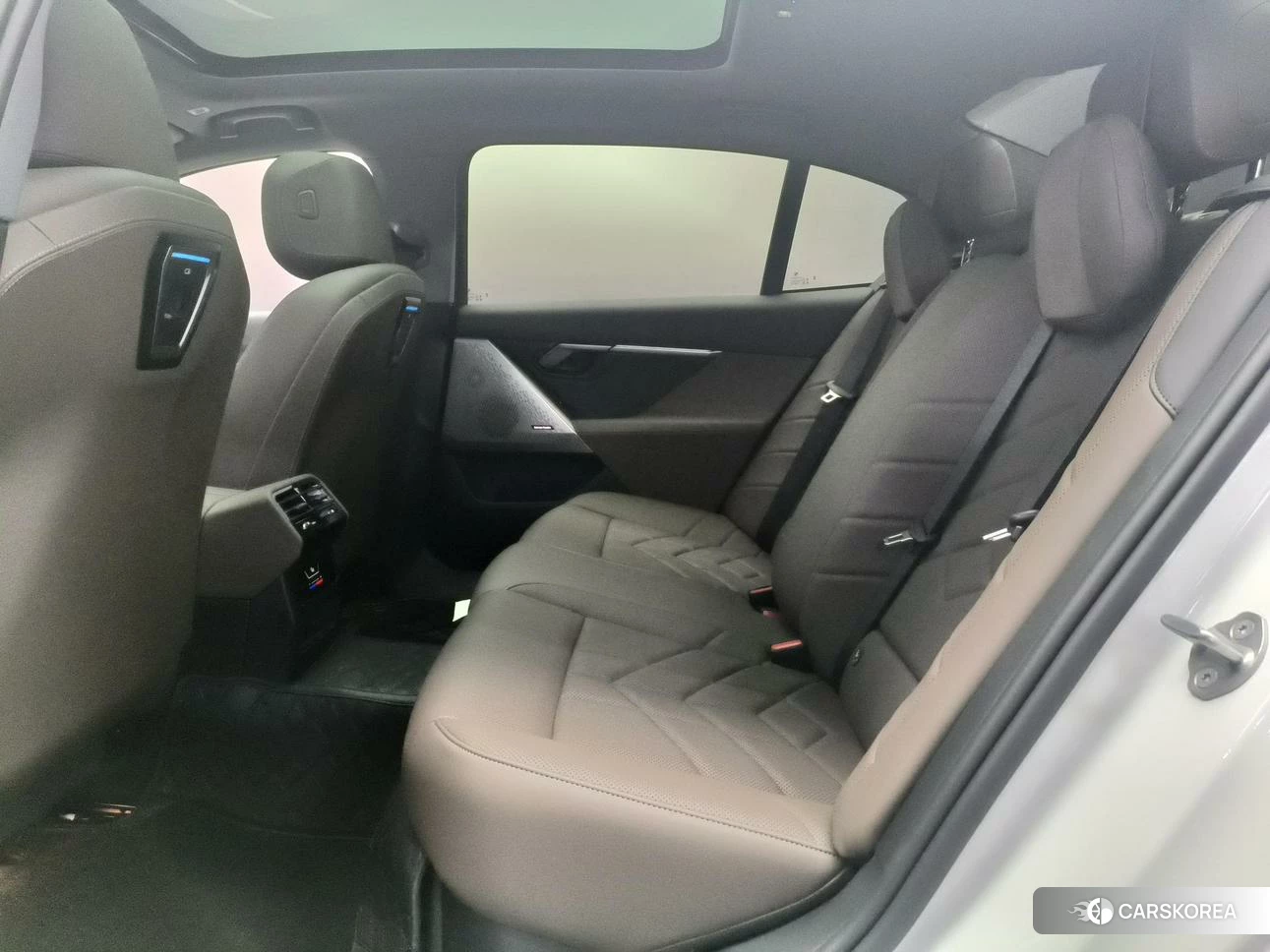 BMW 5 series 2024 Белый из Китая, фото 5