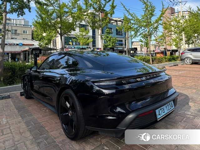 Porsche Taycan id 4206642 из Кореи 11