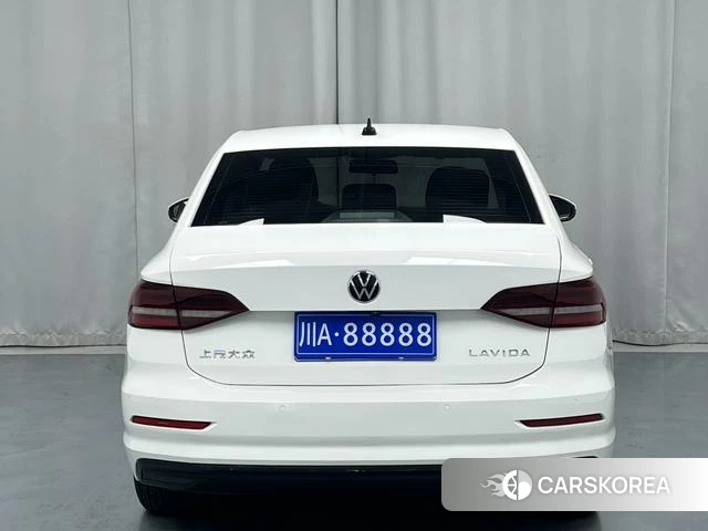 Volkswagen Lavida 2022 Белый из Китая, фото 2