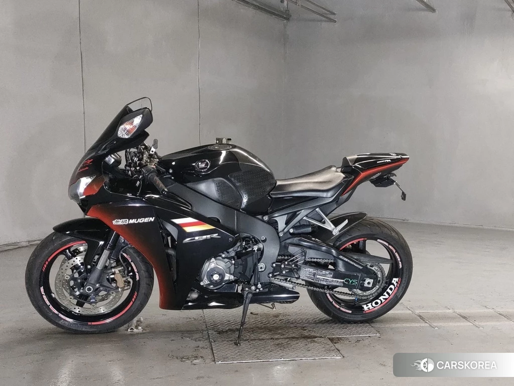 Проданный Honda CBR1000RR 2011 из Японии