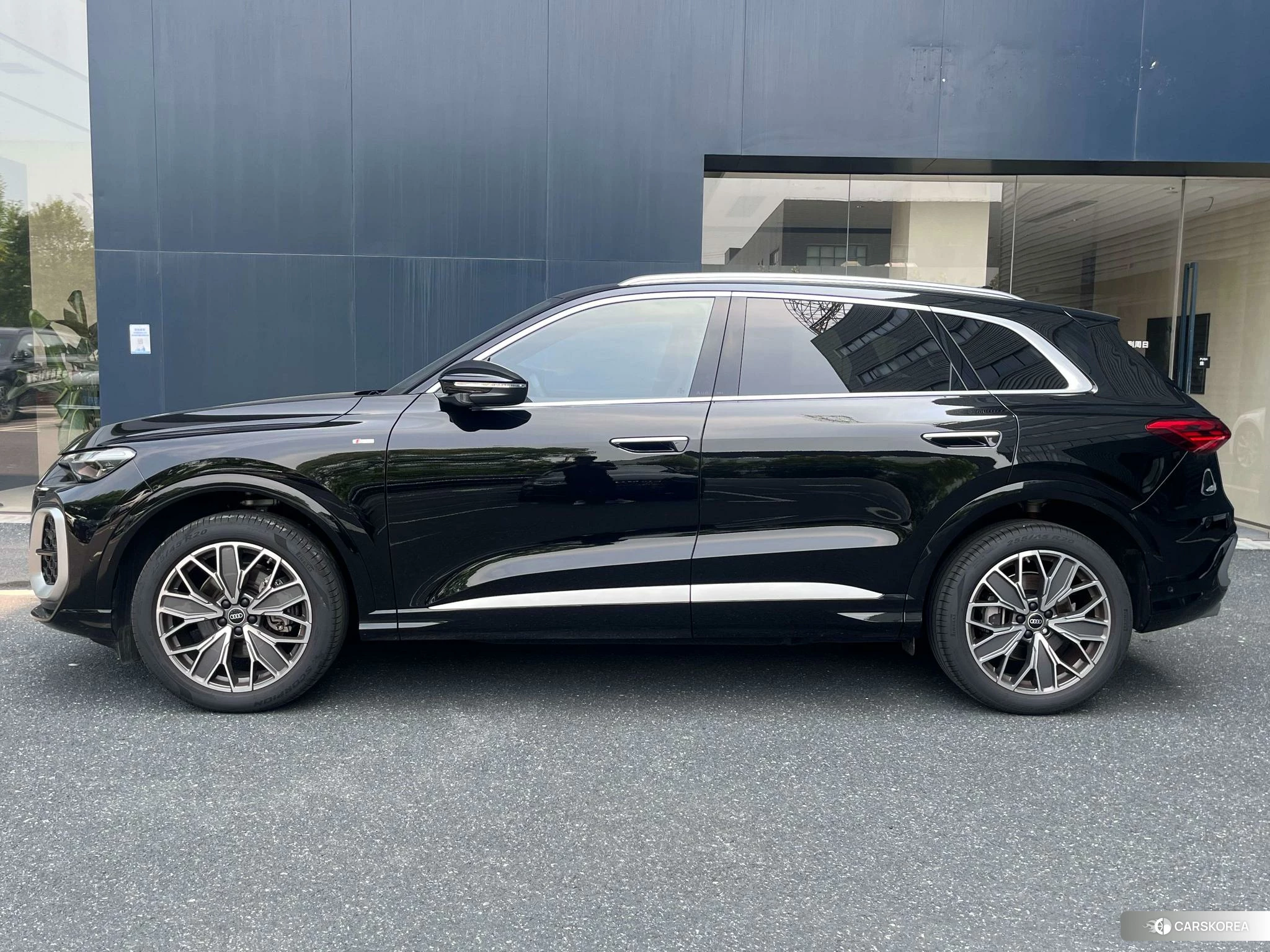 Audi Q5L id 4512392 из Китая 9