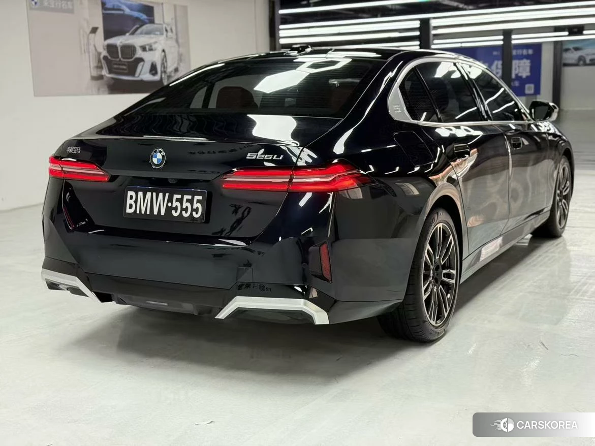 BMW 5 series 2024 Черный из Китая, фото 2