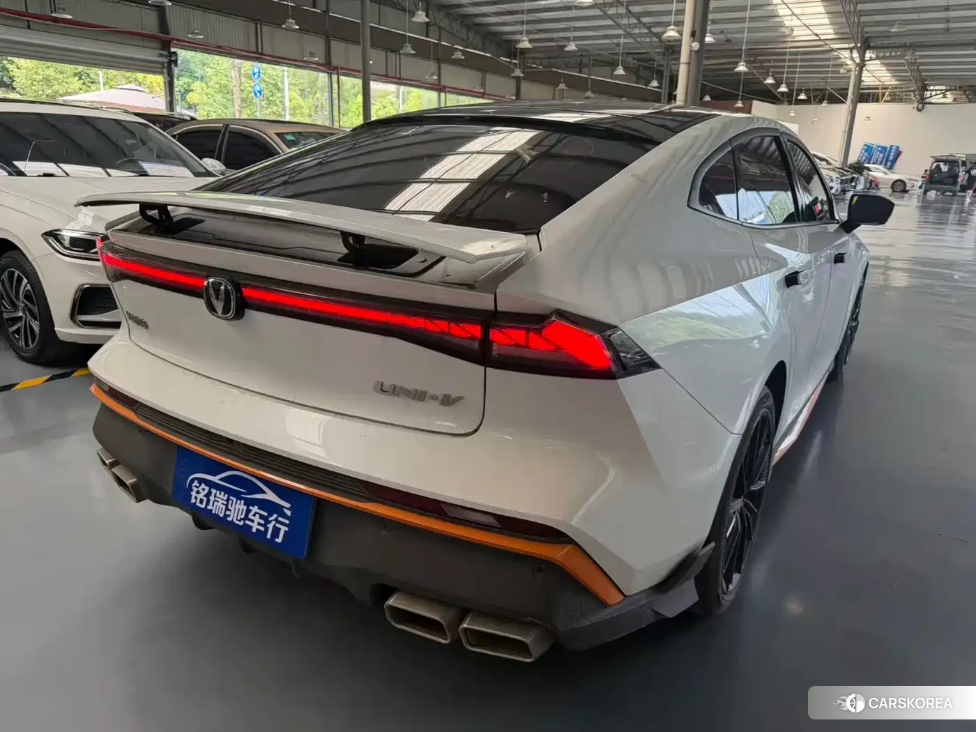 Chang'an UNI-V 2024 Белый из Китая, фото 5