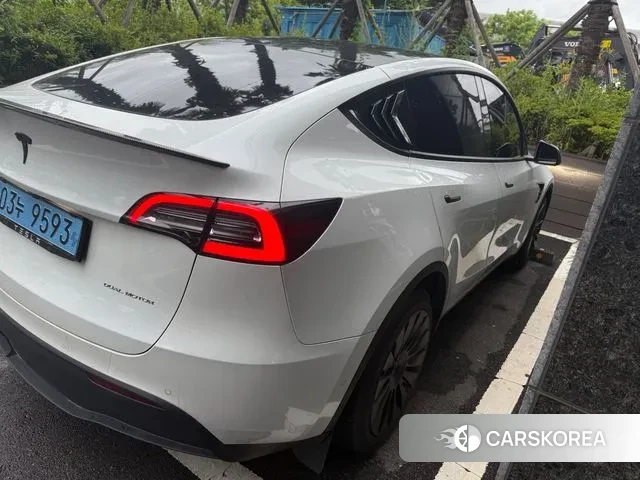 Tesla Model Y 2021 Белый из Кореи, фото 2