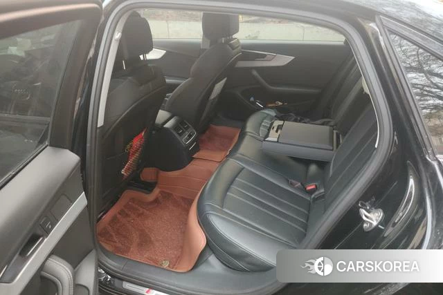 Audi A4L id 4275847 из Китая 9