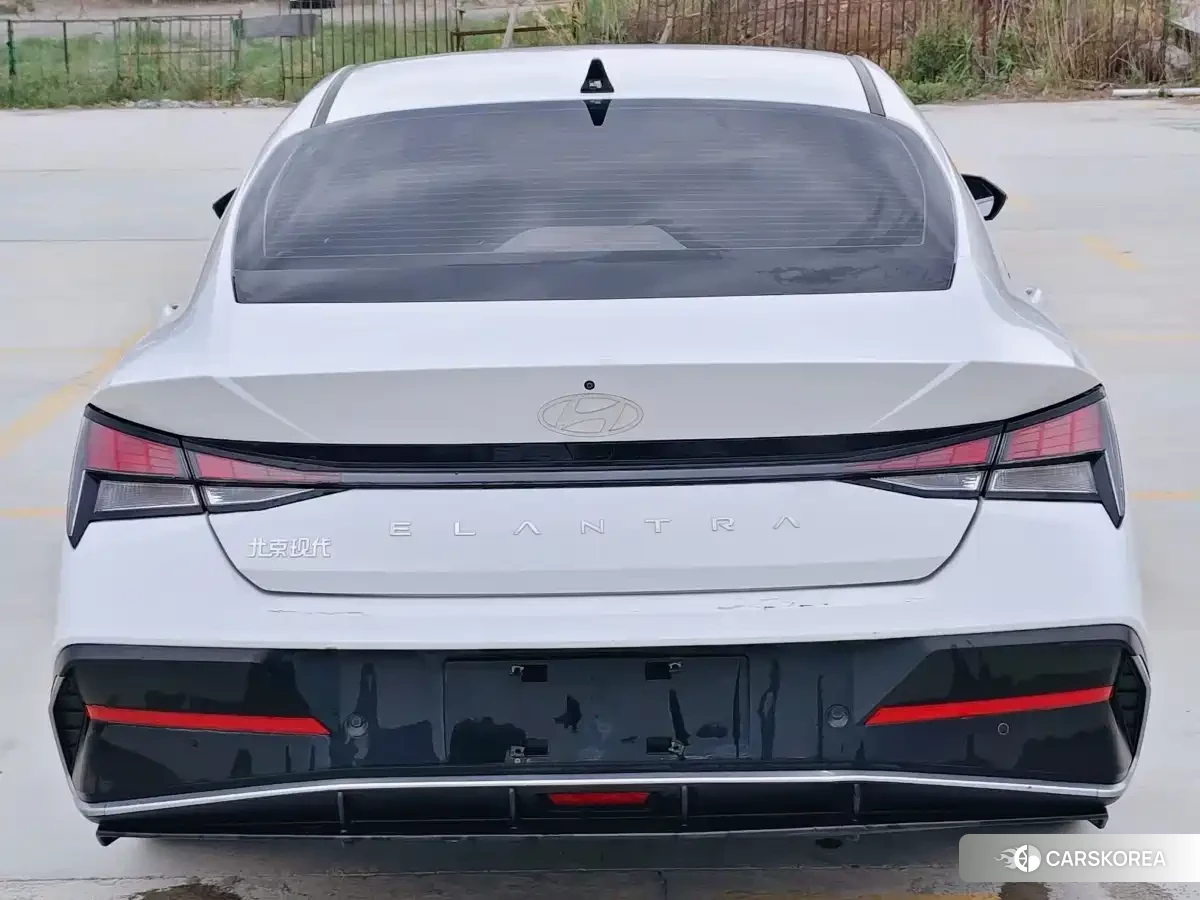 Hyundai Elantra 2024 Белый из Китая, фото 2