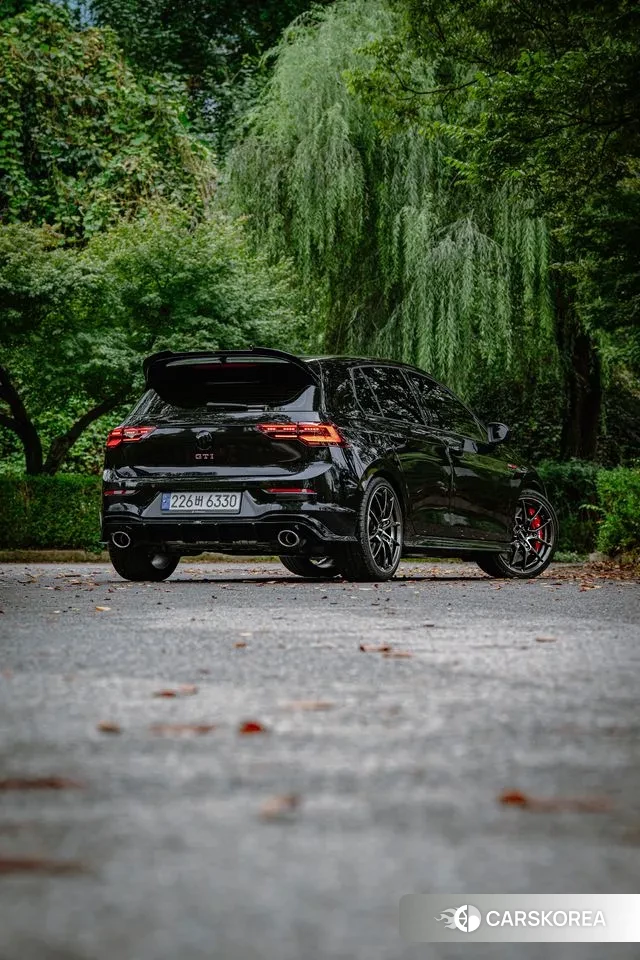 Volkswagen Golf 8th Generation 2024 Черный из Кореи, фото 2