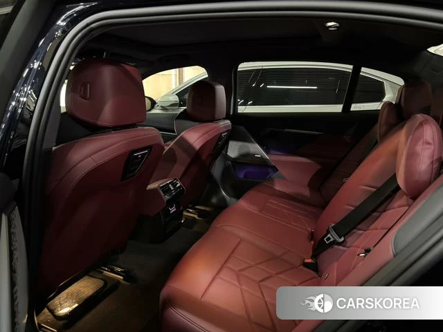 BMW 5 series 2025 Черный из Китая, фото 3