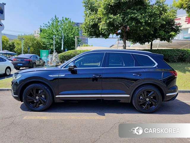 Volkswagen Touareg 2021 Черный из Китая, фото 2