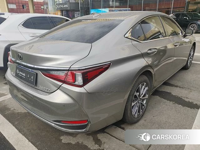 Lexus ES id 4299876 из Китая 8