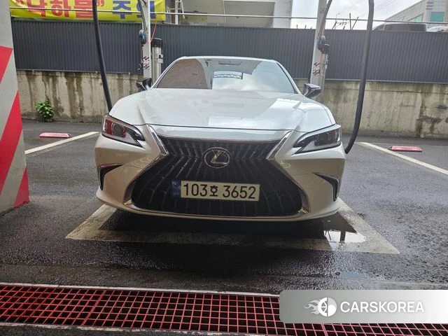 Lexus ES300h 7th generation 2023 Белый из Кореи, фото 2