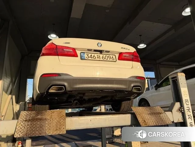 BMW 5 Series (G30) 2018 Белый из Кореи, фото 2