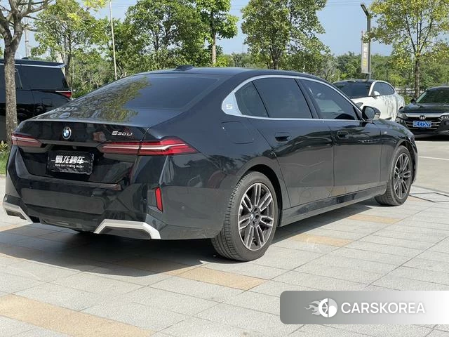 BMW 5 series 2025 Черный из Китая, фото 2