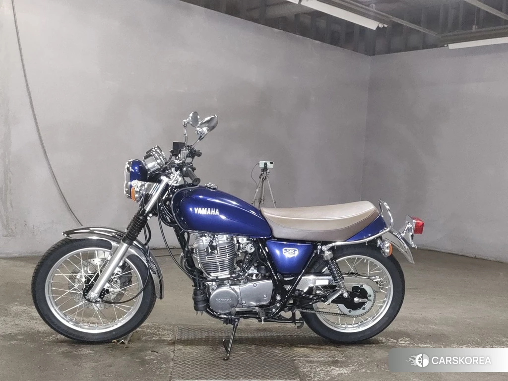 Проданный Yamaha SR 400 2021 из Японии