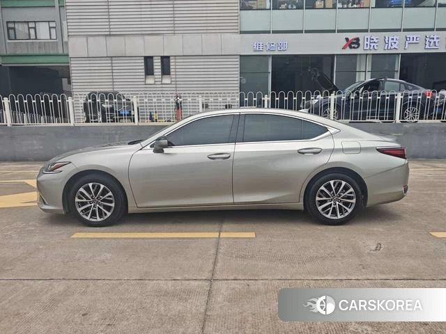 Lexus ES id 4335191 из Китая 10