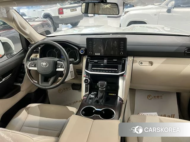 Toyota Land Cruiser (imported) 2024 Белый из Китая, фото 2
