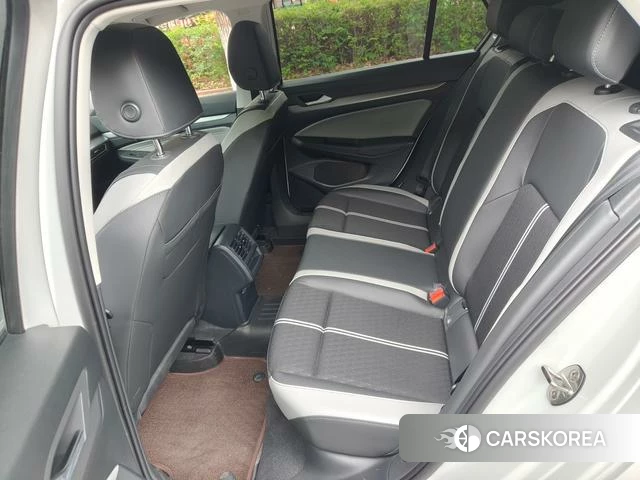 Volkswagen Golf 2026 Белый из Китая, фото 2