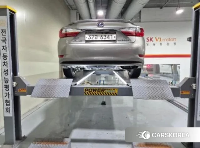 Lexus New ES300h 2018 Серебряный из Кореи, фото 2