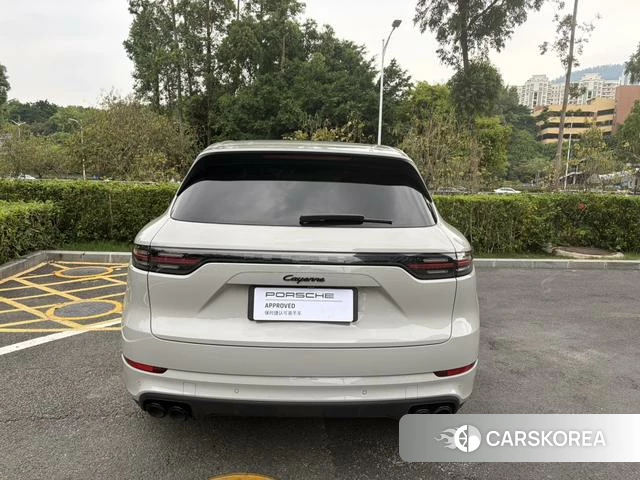 Porsche Cayenne E-Hybrid 2023 Серебристо-серый из Китая, фото 4