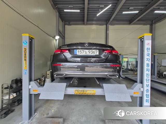 Mercedes-Benz E-Class W213 2023 Серый из Кореи, фото 2