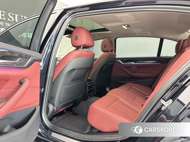 BMW 5 series 2024 Черный из Китая, фото 2