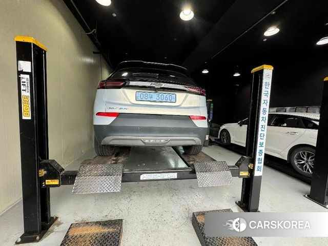 Chevrolet (GM Daewoo) Bolt EUV 2023 Серебристо-серый из Кореи, фото 2