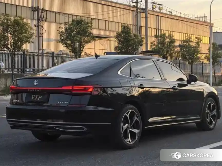 Volkswagen Passat 2023 Черный из Китая, фото 2