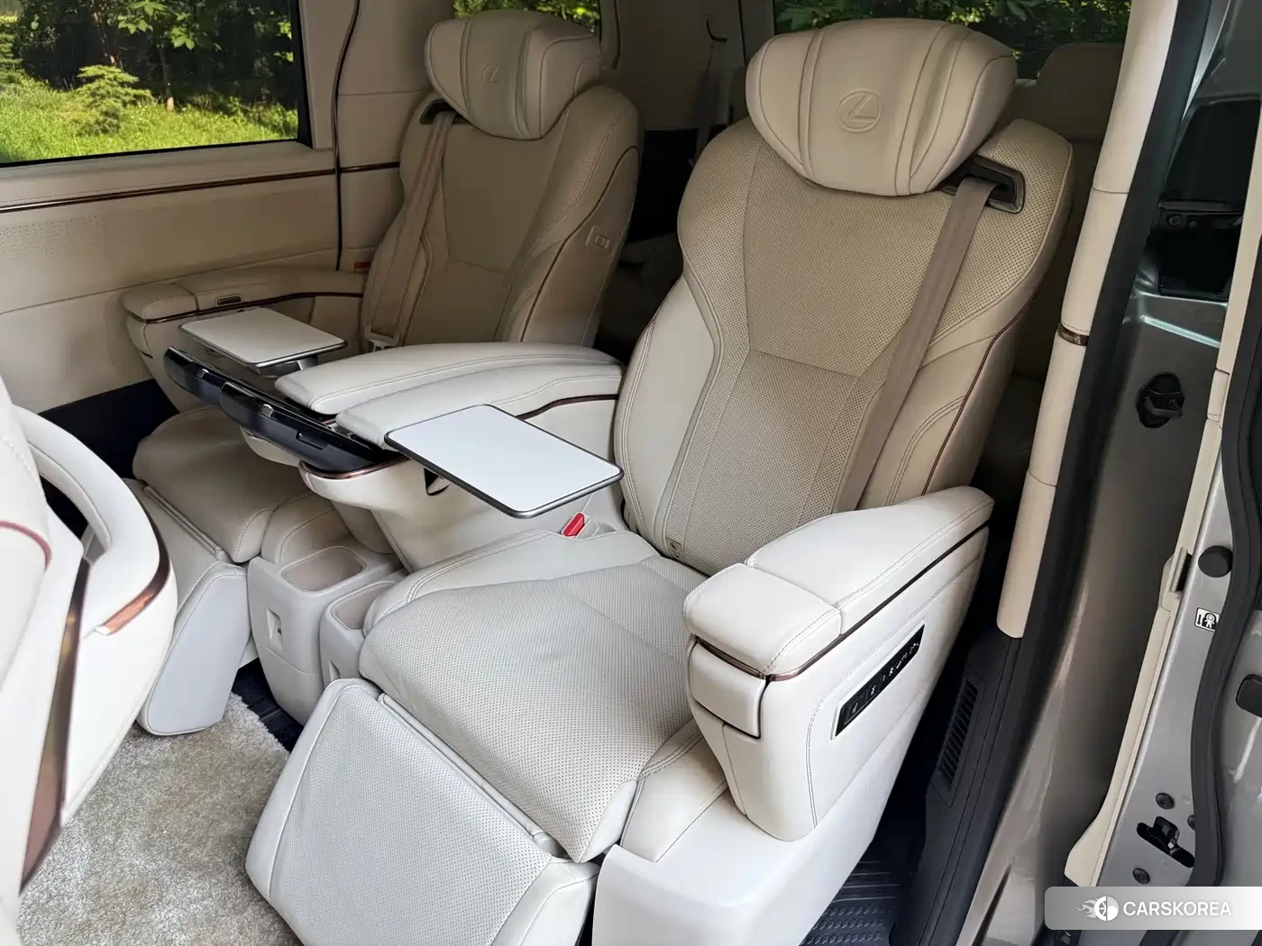 Lexus LM id 4599770 из Китая 9