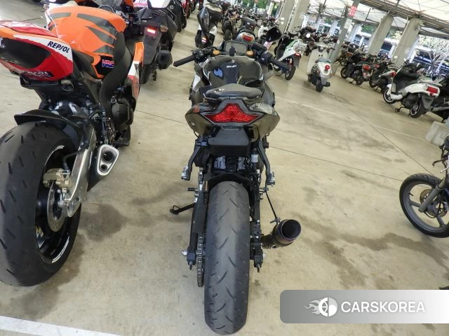Kawasaki ZX-4R SE id 3949356 из Японии 12