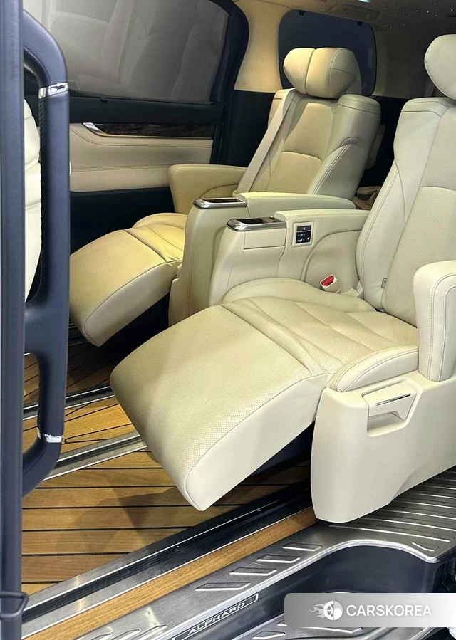 Toyota Elfa 2022 Черный из Китая, фото 2