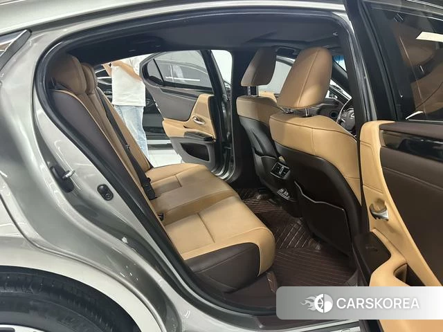 Lexus ES 2021 Серебристо-серый из Китая, фото 4