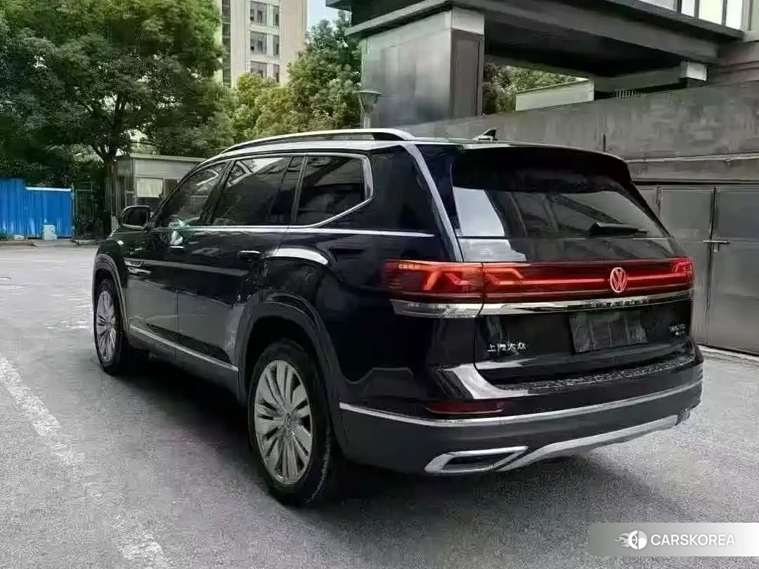 Volkswagen Touareg 2024 Черный из Китая, фото 5