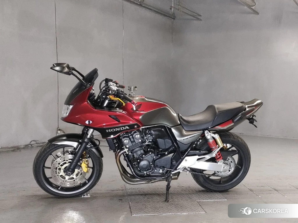 Проданный Honda CB400SF BOLDOR 2016 из Японии, фото 2