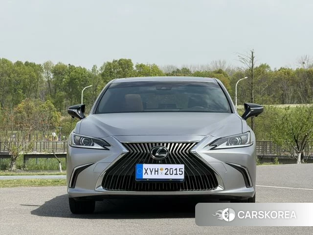 Lexus ES id 4279098 из Китая 11